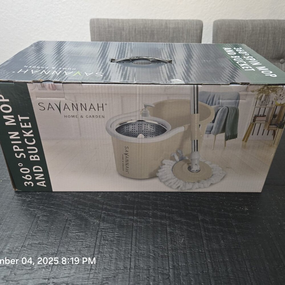 Savannah Home and Garden Spin Mop w/Bucket.
